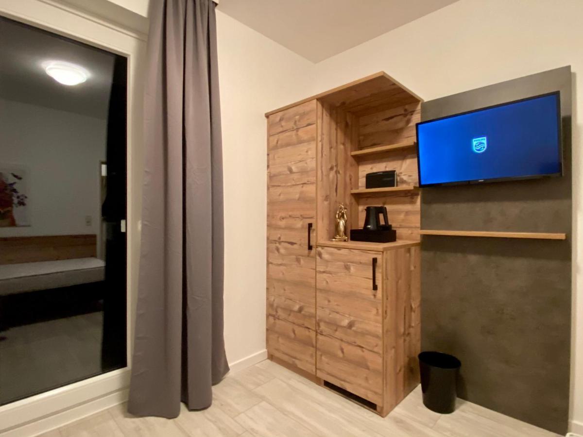 Hostel Harzer Hof Гослар Экстерьер фото